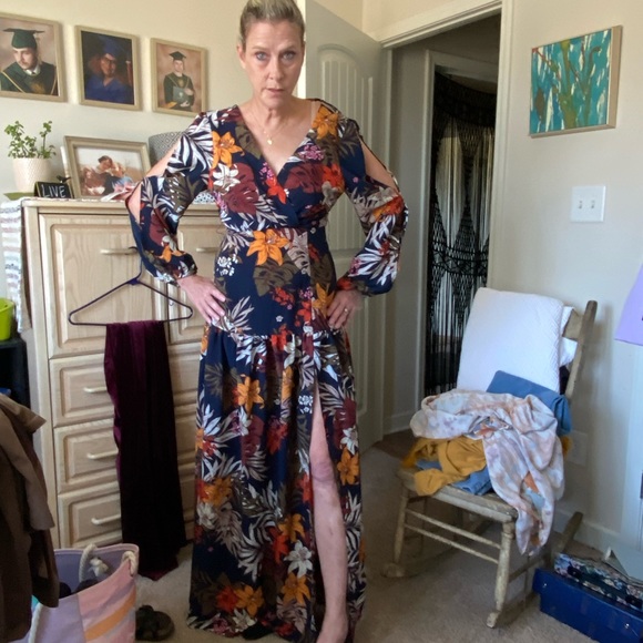 LUX Floral Dress.Size Medium. EUC. - Picture 6 of 8